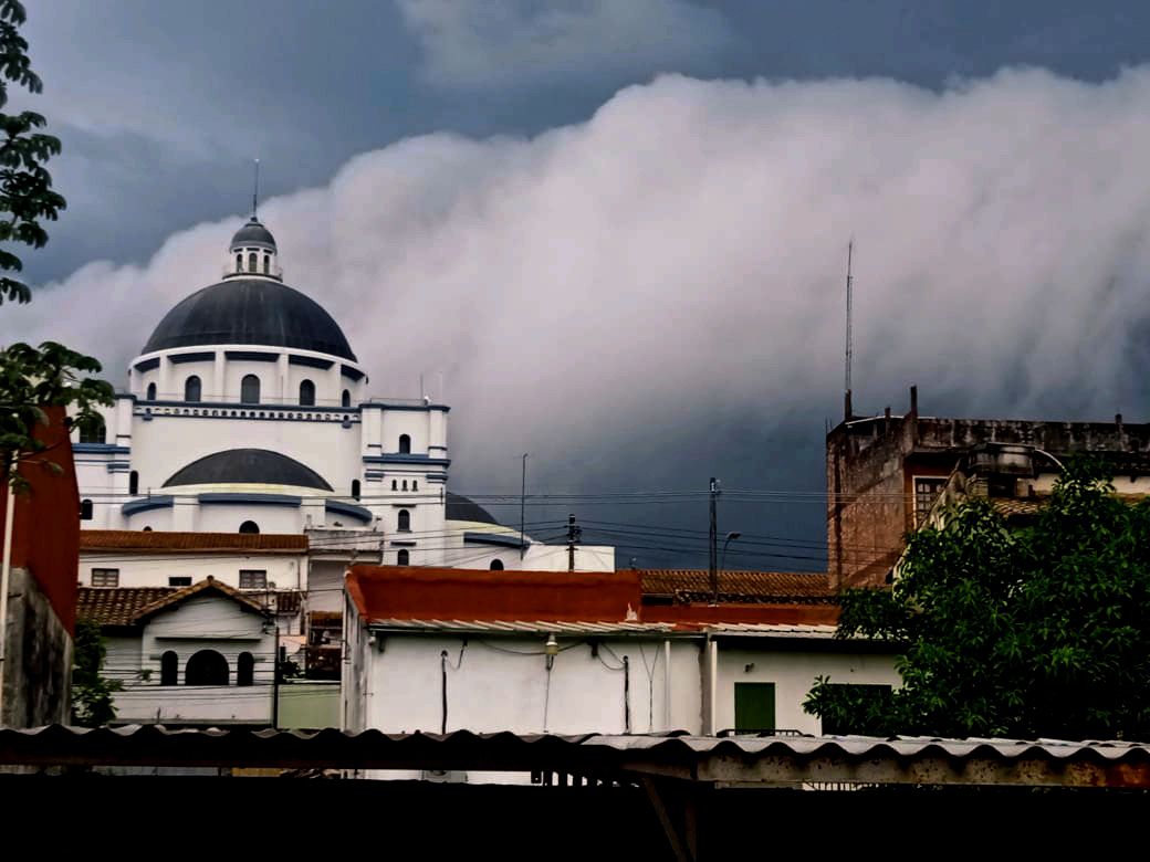 Cumulonimbus arcus